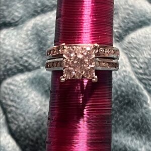 Diamond Halo Engagement Ring - White Gold - Sparkling Clear